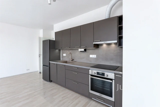Pronájem 2+kk, 53 m² + terasa + garáž, V Jehličí, Praha 4 - Krč