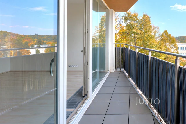 Pronájem 2+kk, 53 m² + terasa + garáž, V Jehličí, Praha 4 - Krč