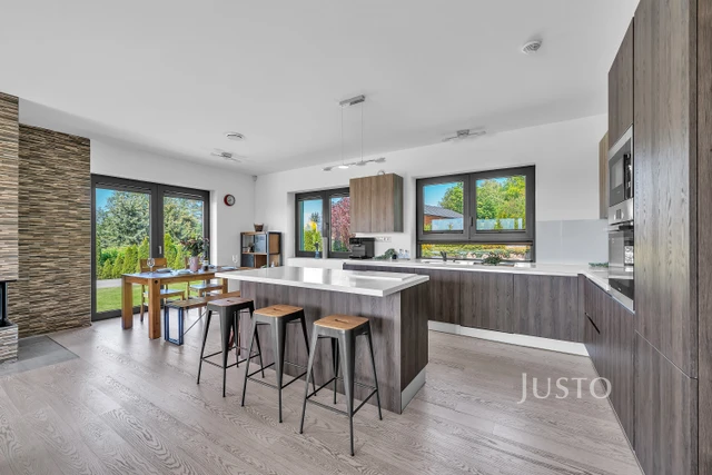 Prodej vily 188 m² s pozemkem 3413 m² + terasa 32 m²