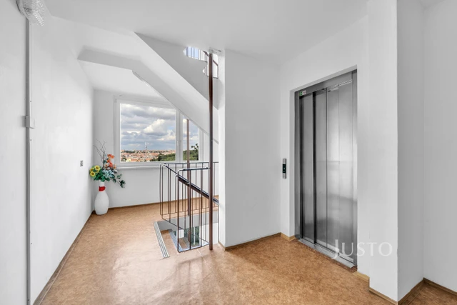 Pronájem 2+kk(+S), 46 m², Ohradní, Praha 4 - Michle