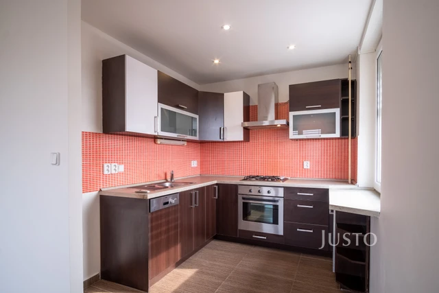 Pronájem 3+1 (+lodžie+komora), 74 m², V Zápolí, Praha 4 - Michle