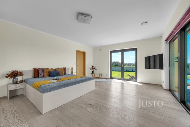 Prodej vily 188 m² s pozemkem 3413 m² + terasa 32 m²