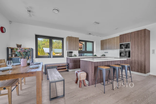 Prodej vily 188 m² s pozemkem 3413 m² + terasa 32 m²