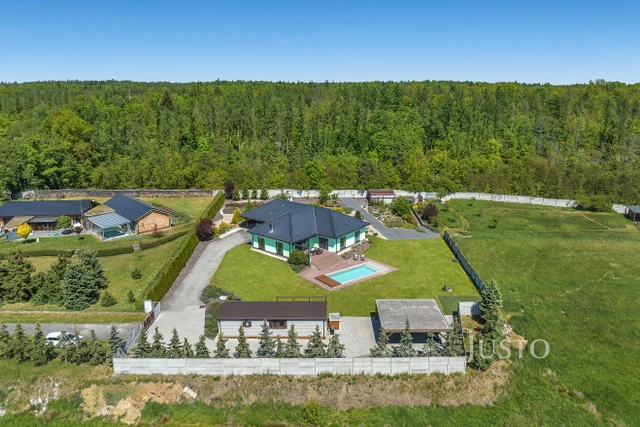 Prodej vily 188 m² s pozemkem 3413 m² + terasa 32 m²