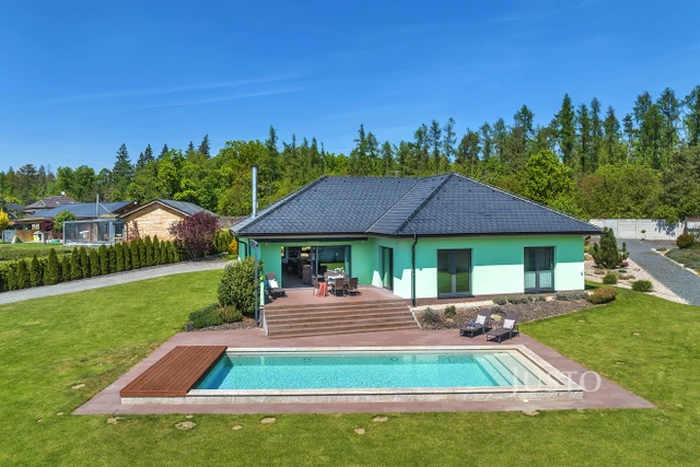 Prodej vily 188 m² s pozemkem 3413 m² + terasa 32 m²