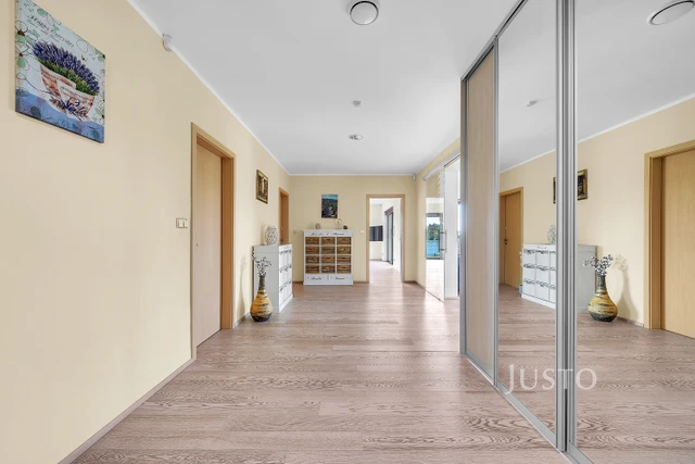 Prodej vily 188 m² s pozemkem 3413 m² + terasa 32 m²