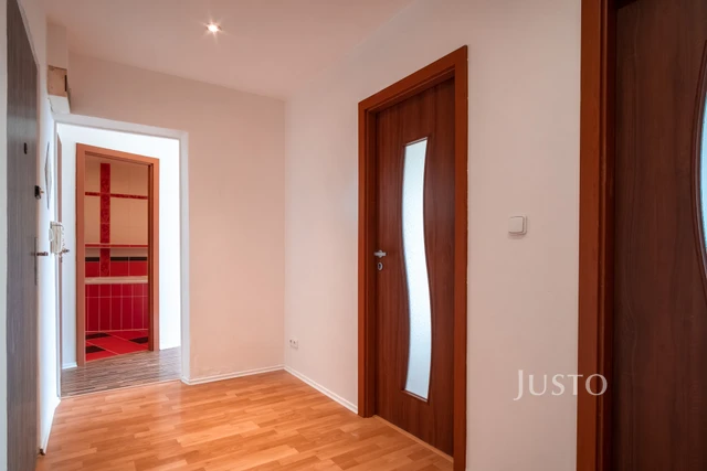 Pronájem 3+1 (+lodžie+komora), 74 m², V Zápolí, Praha 4 - Michle