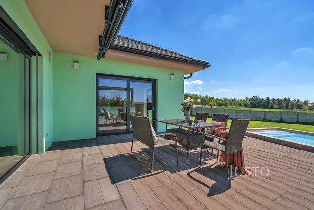 Prodej vily 188 m² s pozemkem 3413 m² + terasa 32 m²