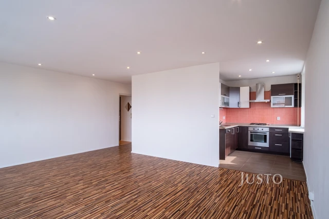 Pronájem 3+1 (+lodžie+komora), 74 m², V Zápolí, Praha 4 - Michle