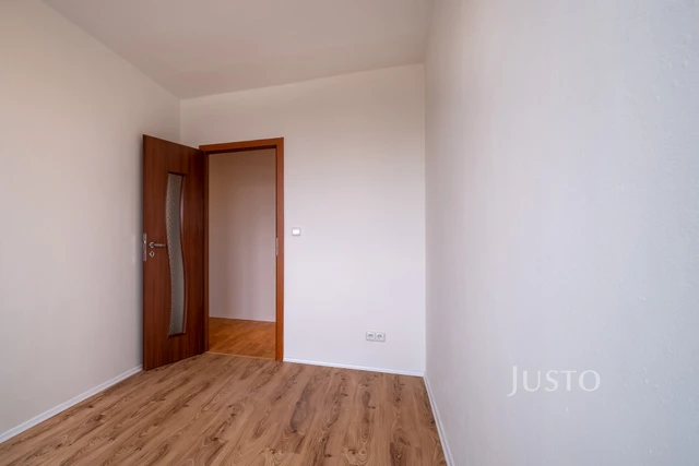 Pronájem 3+1 (+lodžie+komora), 74 m², V Zápolí, Praha 4 - Michle