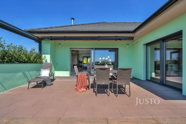 Prodej vily 188 m² s pozemkem 3413 m² + terasa 32 m²