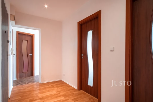 Pronájem 3+1 (+lodžie+komora), 74 m², V Zápolí, Praha 4 - Michle