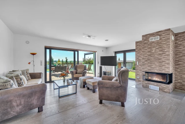 Prodej vily 188 m² s pozemkem 3413 m² + terasa 32 m²