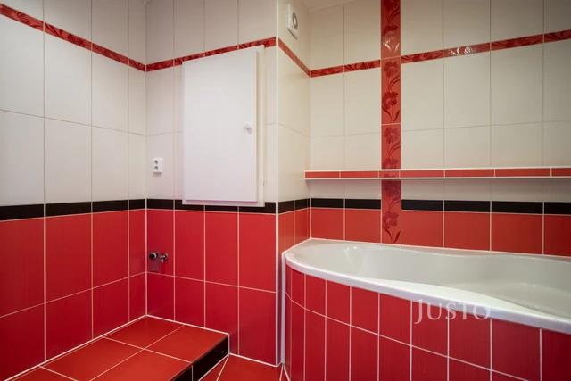Pronájem 3+1 (+lodžie+komora), 74 m², V Zápolí, Praha 4 - Michle