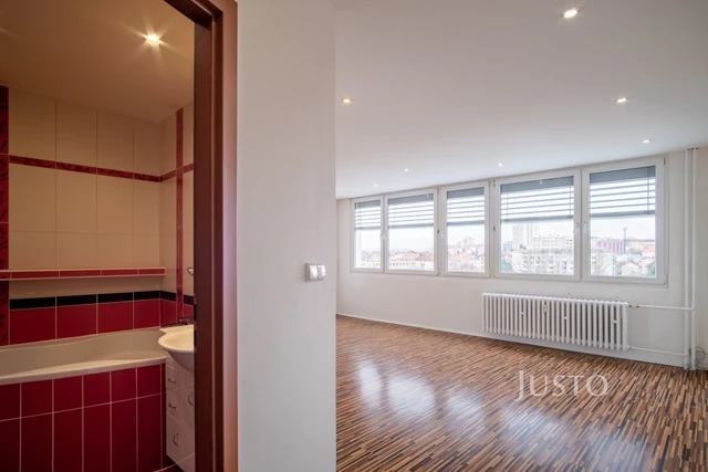 Pronájem 3+1 (+lodžie+komora), 74 m², V Zápolí, Praha 4 - Michle
