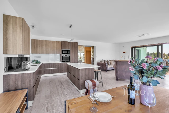 Prodej vily 188 m² s pozemkem 3413 m² + terasa 32 m²