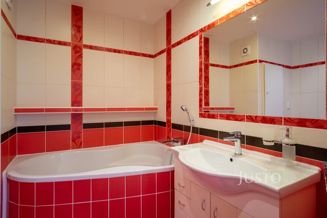 Pronájem 3+1 (+lodžie+komora), 74 m², V Zápolí, Praha 4 - Michle