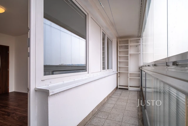 Pronájem 3+1 (+lodžie+komora), 74 m², V Zápolí, Praha 4 - Michle