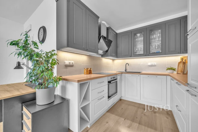 Prodej 2+kk 61 m² + balkón 5 m² + parkování