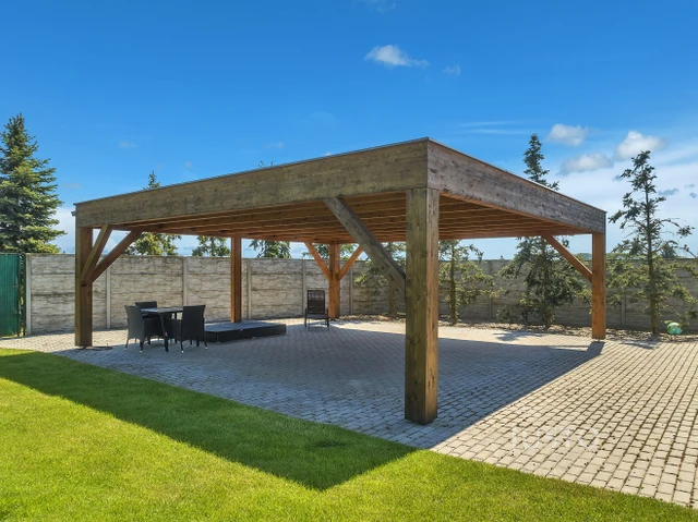 Prodej vily 188 m² s pozemkem 3413 m² + terasa 32 m²