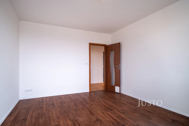 Pronájem 3+1 (+lodžie+komora), 74 m², V Zápolí, Praha 4 - Michle