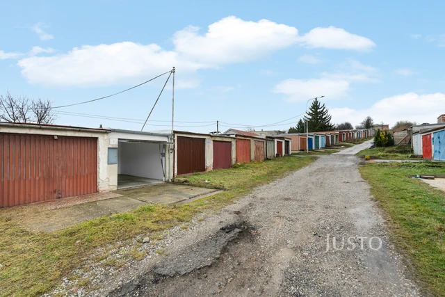 Pronájem garáže 16 m² s pozemkem 38 m²