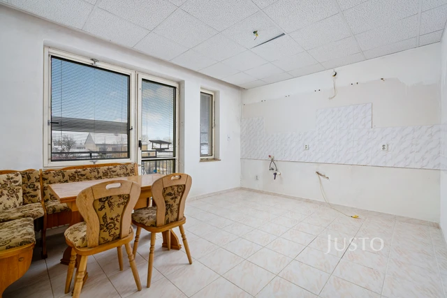 Prodej rodinného domu 253 m² s pozemkem 261 m² + lodžie 16 m² + balkón 8 m²