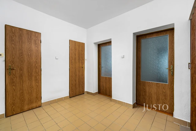 Prodej rodinného domu 253 m² s pozemkem 261 m² + lodžie 16 m² + balkón 8 m²