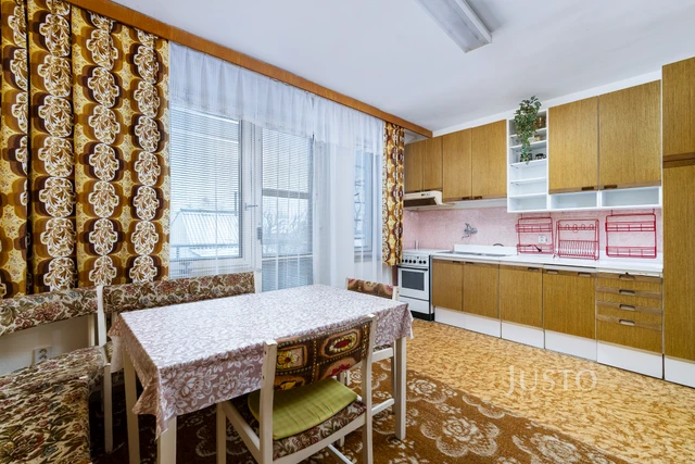 Prodej rodinného domu 253 m² s pozemkem 261 m² + lodžie 16 m² + balkón 8 m²