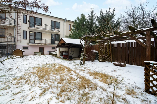 Prodej rodinného domu 253 m² s pozemkem 261 m² + lodžie 16 m² + balkón 8 m²