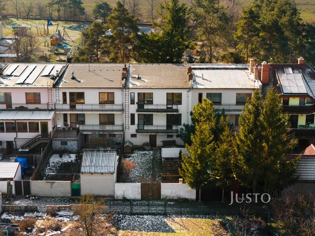 Prodej rodinného domu 253 m² s pozemkem 261 m² + lodžie 16 m² + balkón 8 m²