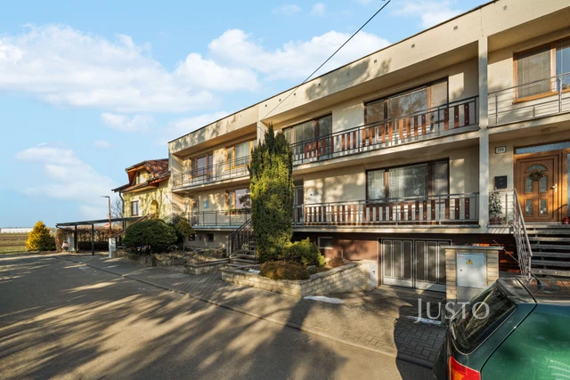 Prodej rodinného domu 253 m² s pozemkem 261 m² + lodžie 16 m² + balkón 8 m²