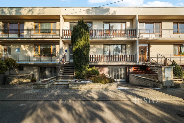 Prodej rodinného domu 253 m² s pozemkem 261 m² + lodžie 16 m² + balkón 8 m²