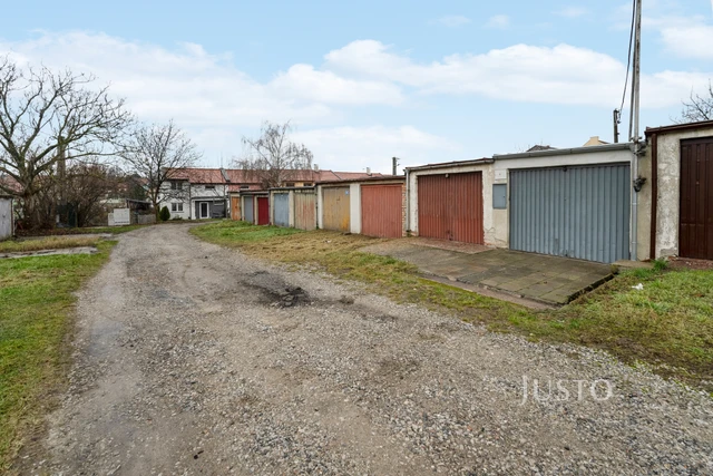 Pronájem skladů 16 m² s pozemkem 38 m²