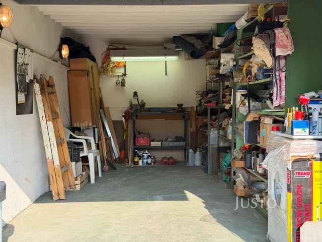 Pronájem skladů 16 m² s pozemkem 38 m²