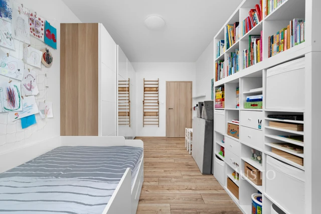 Prodej bytu 3+kk 73,5 m² + zahrada 73 m² (z toho terasy 4,5 m² a 34 m²) + parkování + sklepy 2 x 1,7 m²