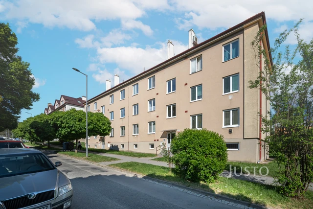 Prodej 2+1 57 m² + balkón 2 m² + parkování