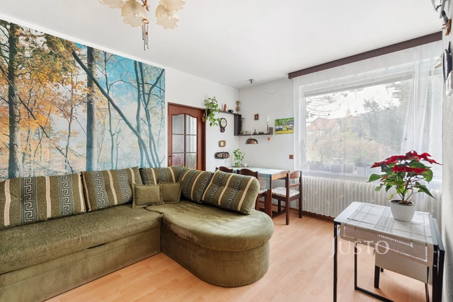 Prodej rodinného domu 308 m² s pozemkem 879 m²
