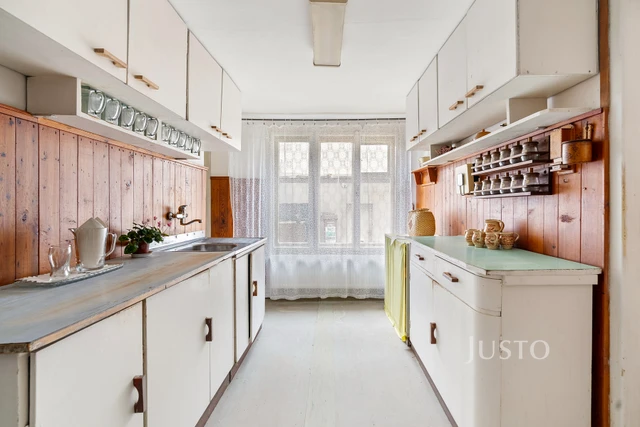 Prodej rodinného domu 308 m² s pozemkem 879 m²