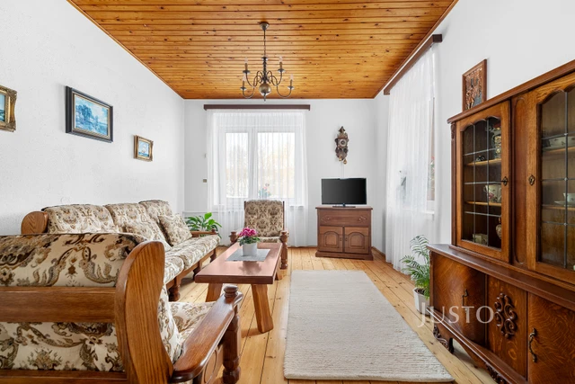 Prodej rodinného domu 175 m² s pozemkem 2030 m² + balkón