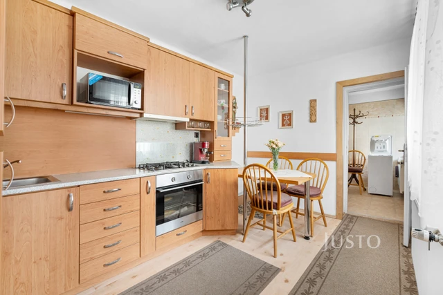 Prodej rodinného domu 175 m² s pozemkem 2030 m² + balkón