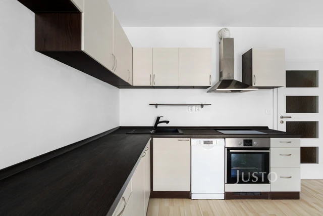 Prodej 4+kk 71 m² + balkón 4 m² + garáž
