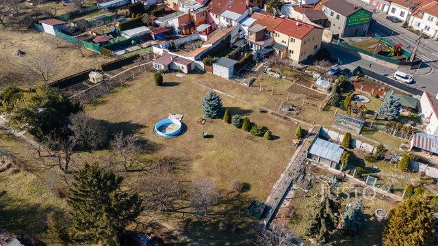 Prodej rodinného domu 175 m² s pozemkem 2030 m² + balkón
