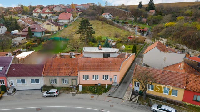 Prodej rodinného domu 308 m² s pozemkem 879 m²
