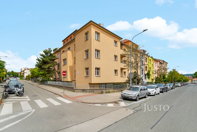 Pronájem 3+kk 79 m² + balkón 2 m² + parkování