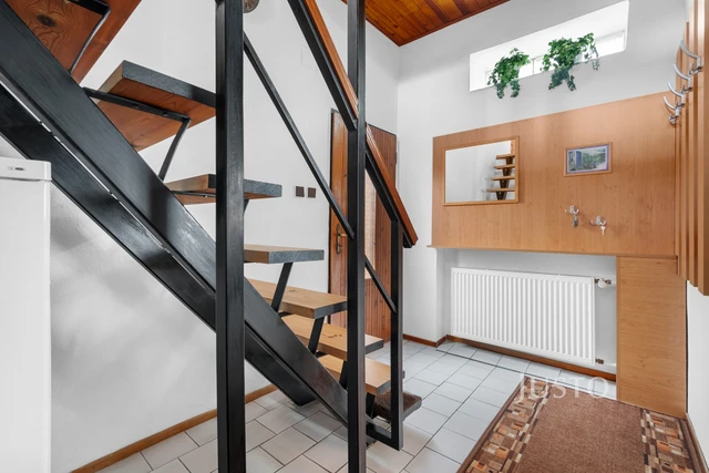 Prodej rodinného domu 175 m² s pozemkem 2030 m² + balkón