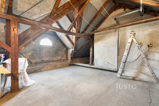 Prodej rodinného domu 175 m² s pozemkem 2030 m² + balkón