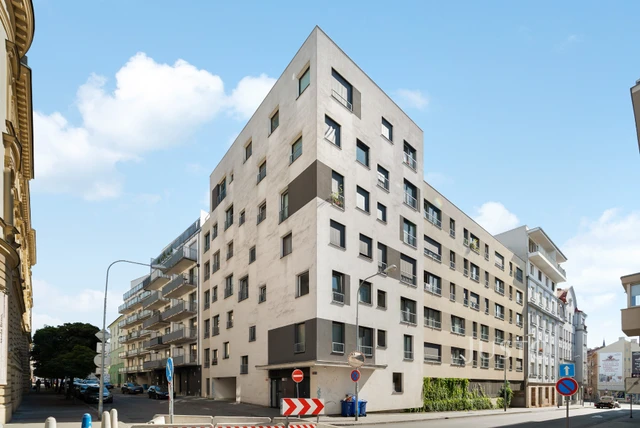 Pronájem 4+kk 71 m² + balkón 4 m² + garáž