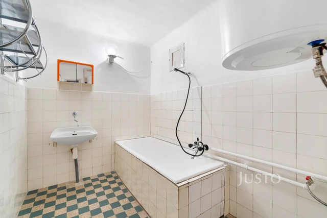 Prodej rodinného domu 308 m² s pozemkem 879 m²