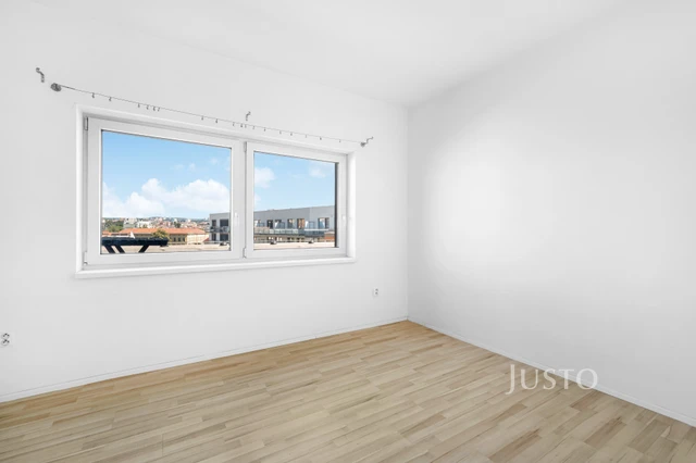 Prodej 4+kk 71 m² + balkón 4 m² + garáž
